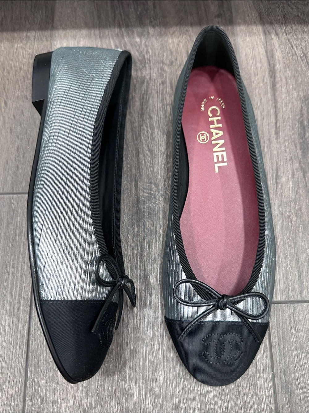 NEW 2026 CHANEL BLACK GROSGRAIN CC LOGO SILVER BALLERINA BALLET FLATS size 37.5C